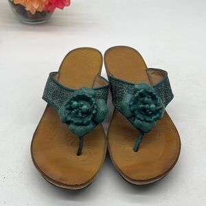 Clarks Dark Green Flower Flip Flop Wedge Sandal Size 8 FFT4110C